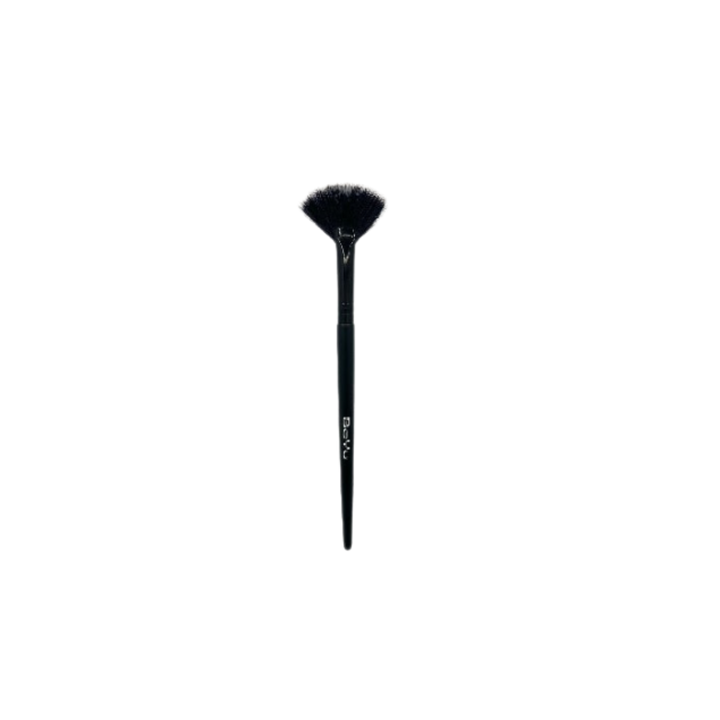 BeYu Fan Highlighter Brush No. 001 | بيو فرشاة لهايلايتر - رقم 001