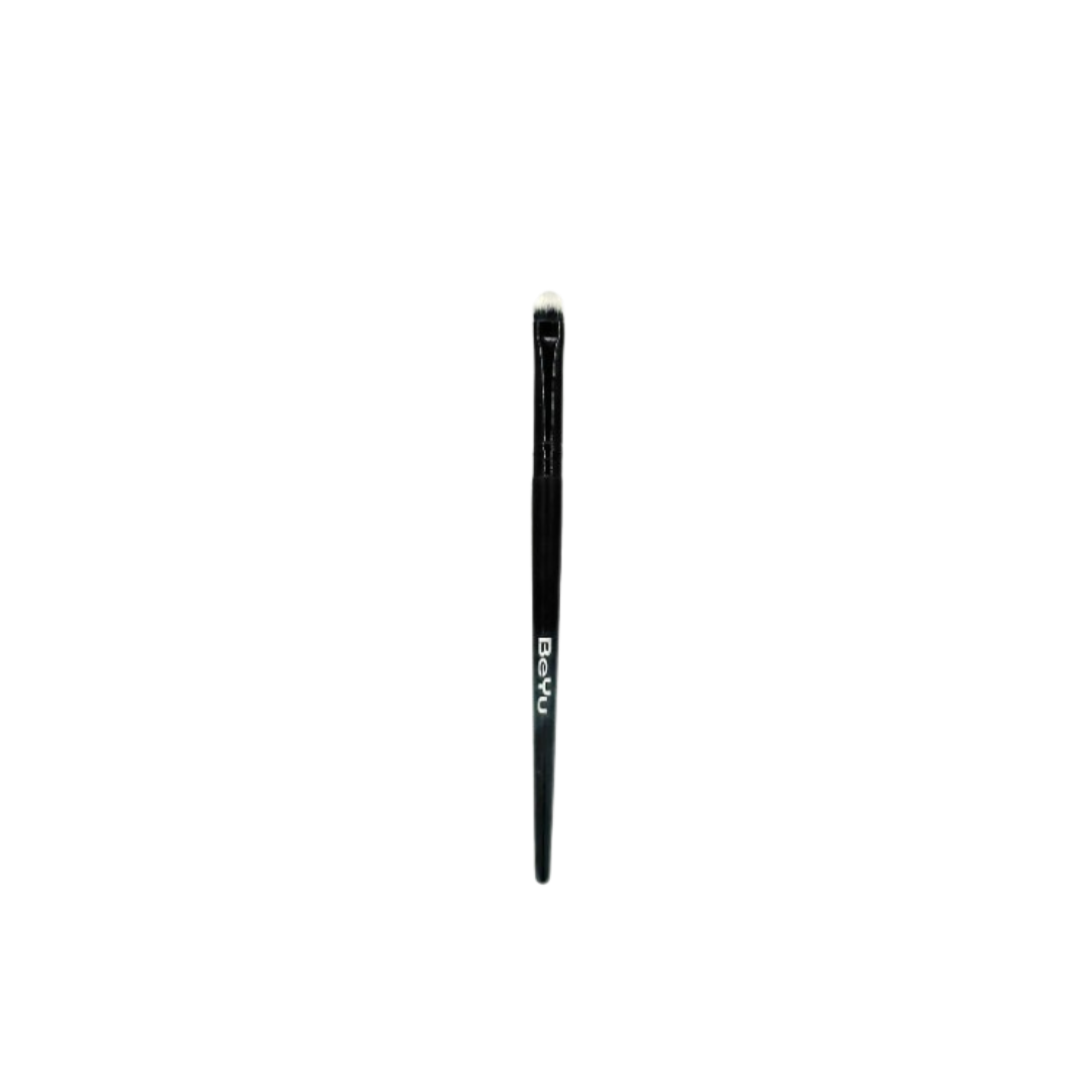 BeYu Flat Eyeshadow Precise Brush No. 011 | بيو فرشاة لظلال العيون - رقم 011