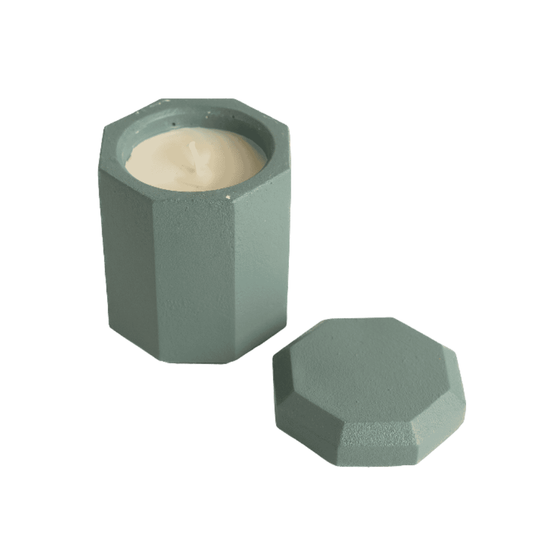 LAMSA Platinum scented candle. In a fully handcrafted concrete box.205g | شمعة لمسة المعطرة برائحة بلاتينيوم، داخل علبة كونكريت مصنوعة يدوياً بالكامل – 205 غرام