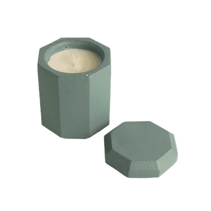 LAMSA Platinum scented candle. In a fully handcrafted concrete box.205g | شمعة لمسة المعطرة برائحة بلاتينيوم، داخل علبة كونكريت مصنوعة يدوياً بالكامل – 205 غرام