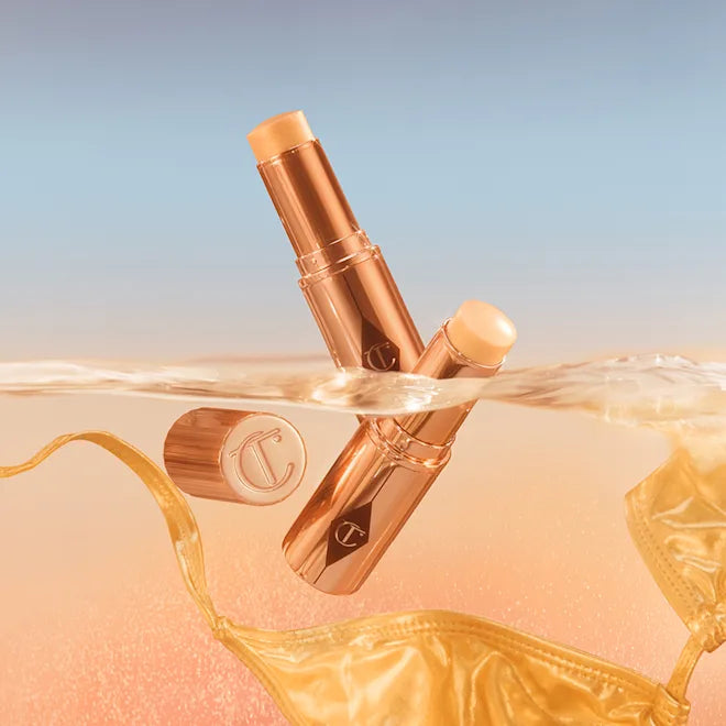 Charlotte Tilbury Unreal Highlighter Glow Stick - 8.5g | شارلوت تلبوري هايلايتر جلو ستيك أنريل - 8.5 غرام