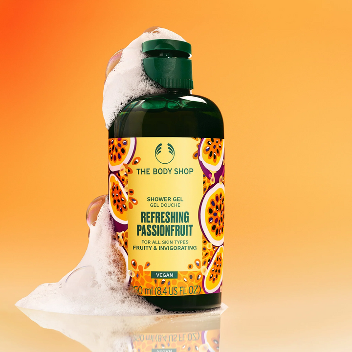 The Body Shop Refreshing Passionfruit Shower Gel - 250ml | ذا بودي شوب جل استحمام باسيون فواكه منعش - 250مل #1