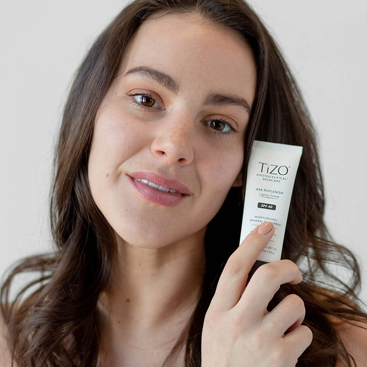 Tizo Photoceutical AM Replenish Lightly Tinted SPF 40 - 50g | تايزو واقي شمسي صباحي مع لون خفيف spf 40 - 50 غرام