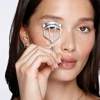 wet n wild Eyelash Curler High On Lash | ويت ان وايلد أداة ثني الرموش