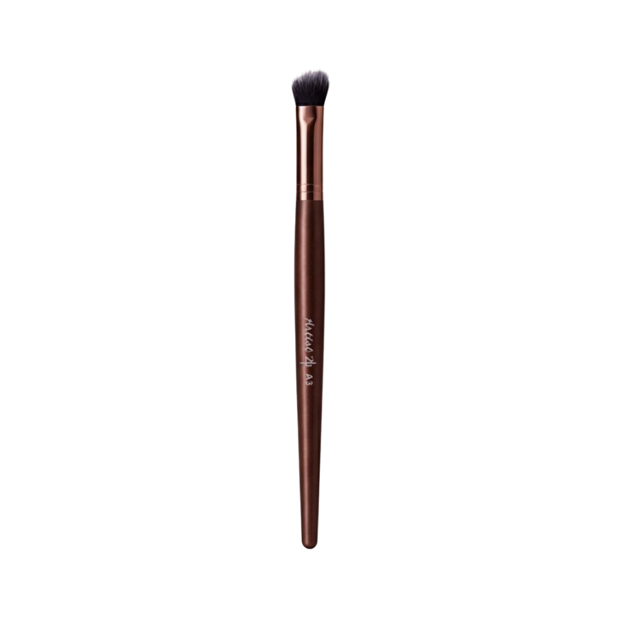 Artist 21 A3 eyeshadow brush with brown handle and rounded blending bristles.
