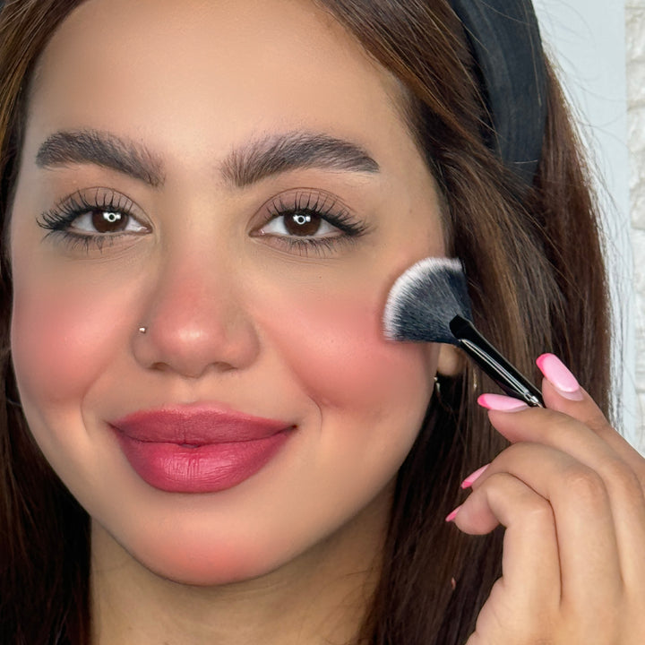 BeYu Fan Highlighter Brush No. 001 | بيو فرشاة لهايلايتر - رقم 001