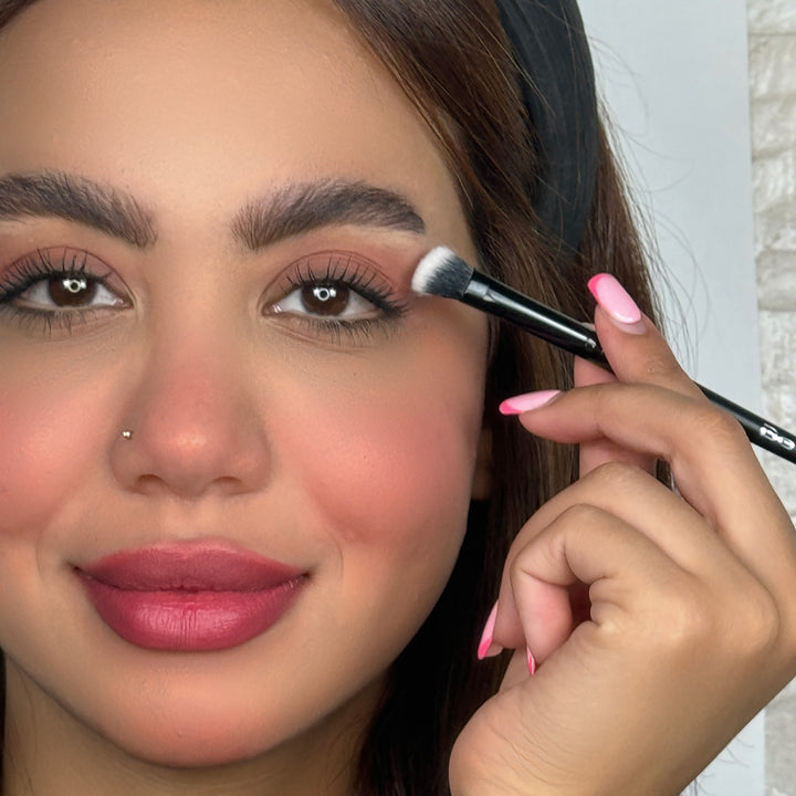 BeYu Medium Angled Eyeshadow Brush No. 007 | بيو فرشاة ظلال العيون المتوسطة الزاوية رقم 007
