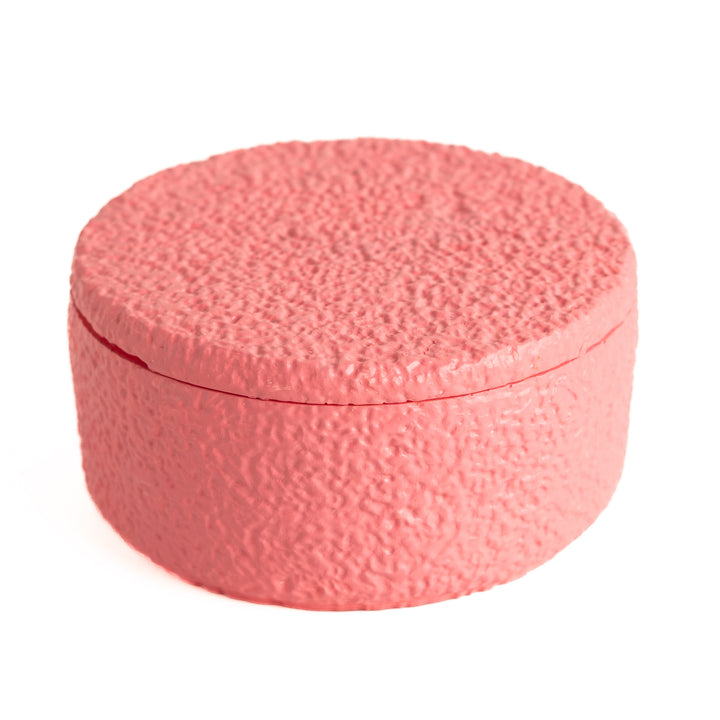LAMSA Escada moon scented candle. In a fully handcrafted concrete box - 275g |شمعة لمسة برائحة إسكاده مون في علبة كونكريت مصنوعة يدويًا بالكامل - 275 غرام