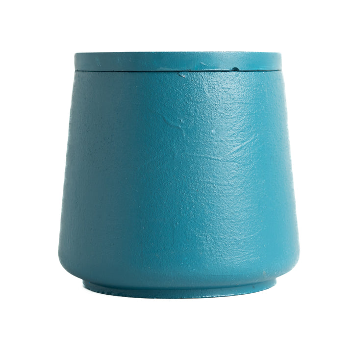 LAMSA Blue Chanel scented candle. In a fully handcrafted concrete box.205g | شمعة لمسة المعطرة برائحة بلو شانيل، داخل علبة كونكريت مصنوعة يدوياً بالكامل – 205 غرام