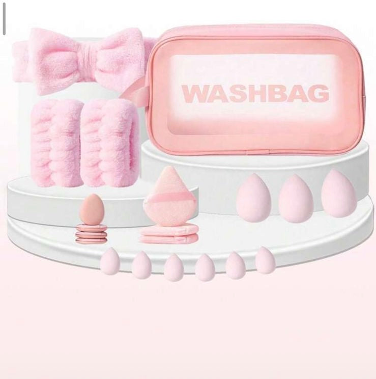 A set of  makeup and a bag - 20pcs | مجموعة أدوات تجميل ومكياج - 20 قطعة
