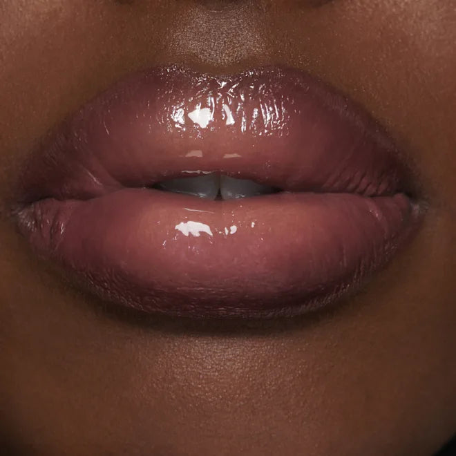 CHARLOTTE TILBURY Kissing Duo Set Icon Baby & Hall Of Fame Lip Lustre - 3.5ml | مجموعة شارلوت تيلبري كيسينغ ديو – أيكون بيبي & هول أوف فايم ليب لاستر – 3.5 مل