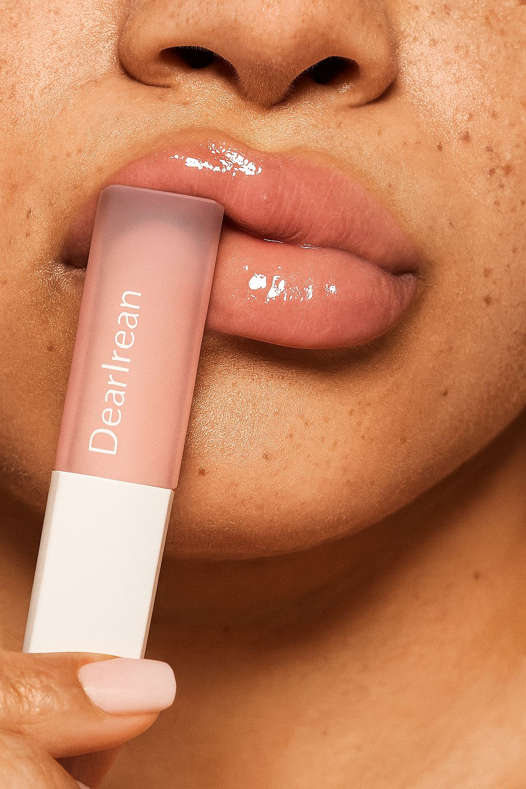DearIrean Poppy Flower - 4.7ml | ديرايرين مرطب شفاه - 4.7 مل
