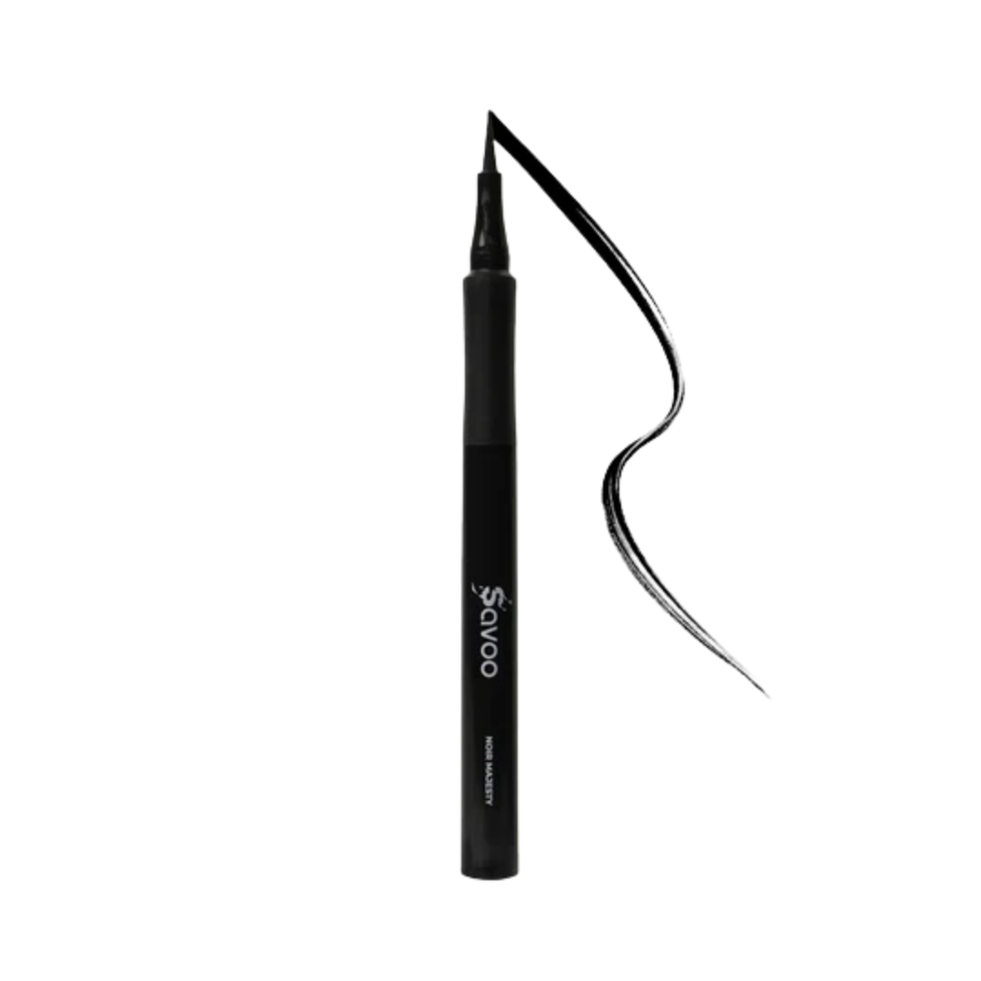SAVOO liquid eyeliner pen, black barrel with white logo, fine felt tip, black swatch line.
