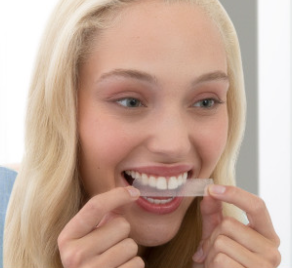 Crest 3D Glamorrous Whitestrips- 28strips |  كريست شرائط تبييض الأسنان - 28 قطعة