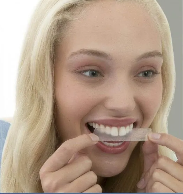 Crest 3D Whitestrips 1 Hour Express Dental Whiteningب Kit - 20strips | كريست شرائط تبييض الأسنان خلال ساعة واحدة فقط - 20 قطعة