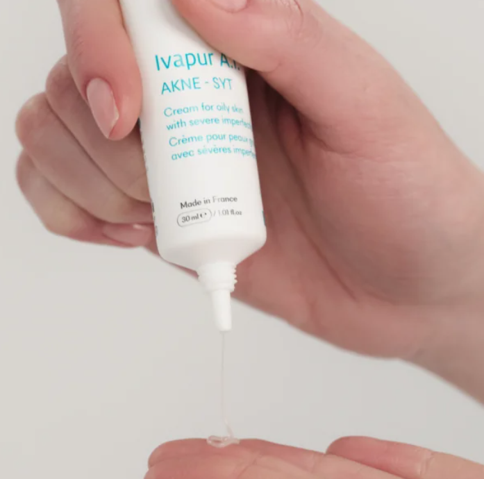 ivatherm Ivapur A.I Akne-Syt Cream For Oily Skin With Severe Imperfections - 30ml | ايفاثيرم كريم إيفابوراي آي للبشرة المعرضة لحب الشباب.علاج ﻣﻮﺿﻌﻲ ﻟﻠﺒﺜﻮر الملتهبة وﺗﻘﻠﻴﻞ الاحمرار. - 30 مل