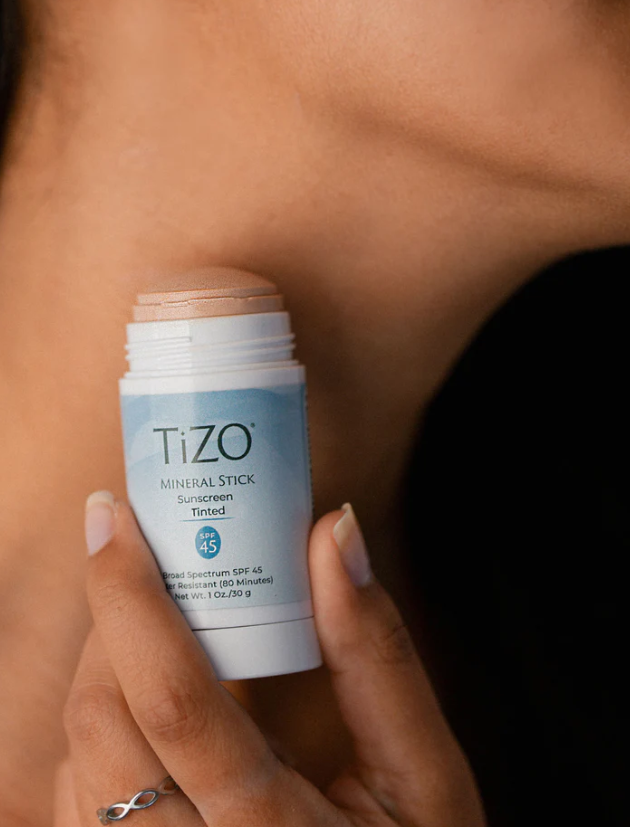 Tizo Mineral Stick Tinted SPF 45 - 30g | تايزو ستيك واقي شمسي معدني ملونة spf 45 - 30 غرام