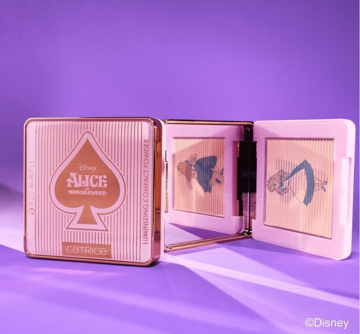 Catrice Kompakt Puder Disney Alice In Wonderland Luminizing - 6.3g | بودرة كاتريس المضغوطة المضيئة إصدار ديزني - 6.3 غرام