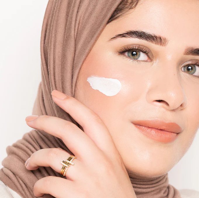 SiNOZ Anti-Dark Spot Sunscreen Cream SPF 50 - 50ml | سينوز كريم واقي شمسي مضاد لبقع الوجه spf50 - 50 مل
