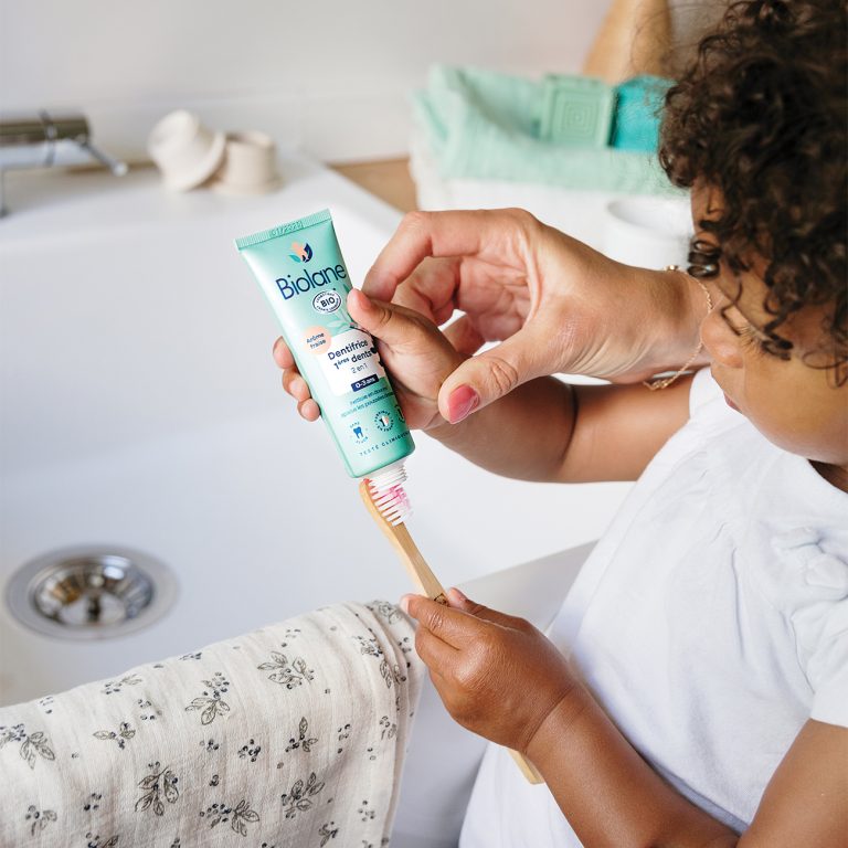 Biolane First Baby 2-in-1 Certified Organic Toothpaste - 50ml | بيولان معجون لتخفيف آلم التسنين - 50 مل