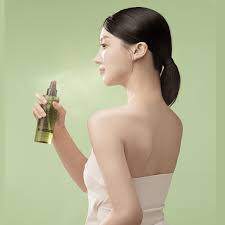 KUNDAL Tea Tree & Biotics Body Mist Apple Green Tea - 200ml | كوندال بخاخ الجسم المنعش والموازن للبشرة المعرضة لحب الشباب - 200 مل