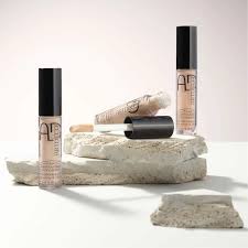 ARTDECO Fluid Camouflage Concealer - 5ml | ارديكو كونسيلر سائل بتغطية عالية - 5 مل