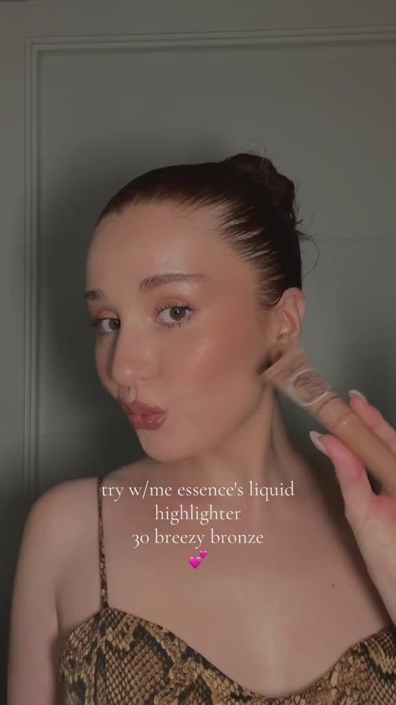 Essence liquid highlighter BABY GOT GLOW 30 Breezy Bronze - 10ml | ايسنس هايلايتر كريمي - 10 مل