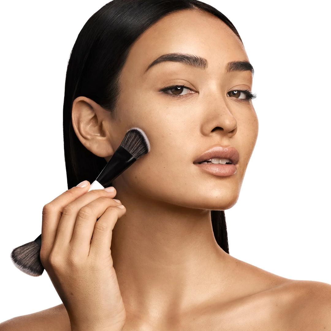 MAKEUP BY MARIO Surreal Foundation F4 Brush | ميك اب باي ماريو فرشاة مكياج مزدوجة F4