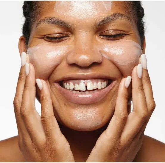 Clinique Anti-Blemish Solutions 3-Step Skin Care System Case 3 Pieces| كلينيك  مجموعة عناية ثلاثية للبشرة المعرّضة للحبوب - 3 قطع