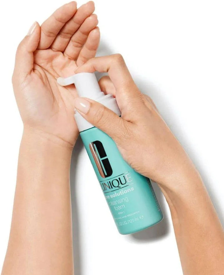 Clinique Anti-Blemish Solutions 3-Step Skin Care System Case 3 Pieces| كلينيك  مجموعة عناية ثلاثية للبشرة المعرّضة للحبوب - 3 قطع