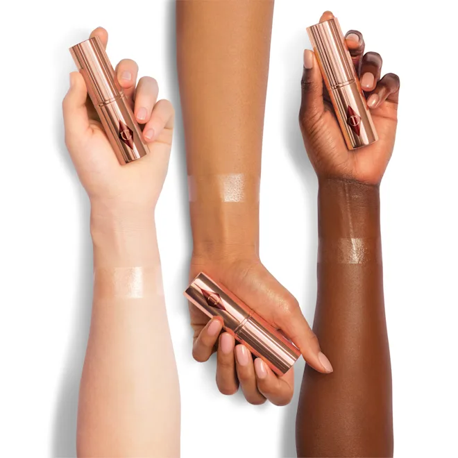 Charlotte Tilbury Unreal Highlighter Glow Stick - 8.5g | شارلوت تلبوري هايلايتر جلو ستيك أنريل - 8.5 غرام